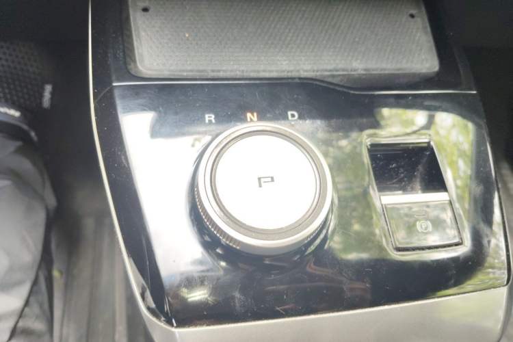 Used MG 4 EV 2022 425 km Luxury Edition Gear Lever