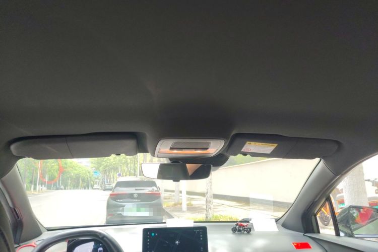 Used MG 4 EV 2022 425 km Luxury Edition Headliner