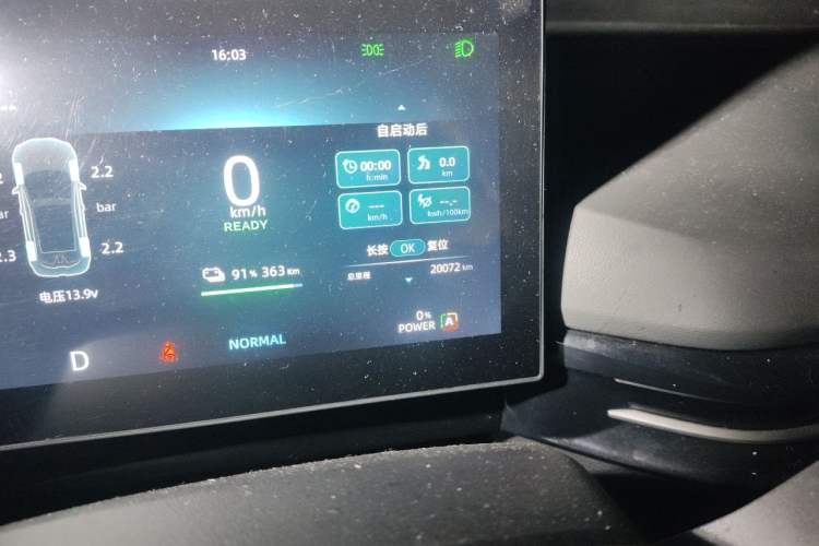 Used MG 4 EV 2022 425 km Luxury Edition Odometer Close Up