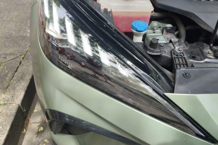 Used MG 4 EV 2022 425 km Luxury Edition Right Front Headlight