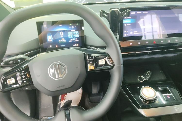 Used MG 4 EV 2022 425 km Luxury Edition Center Console