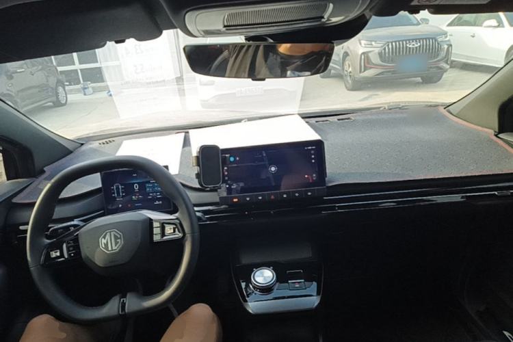 Used MG 4 EV 2022 520 km Luxury Edition Center Console