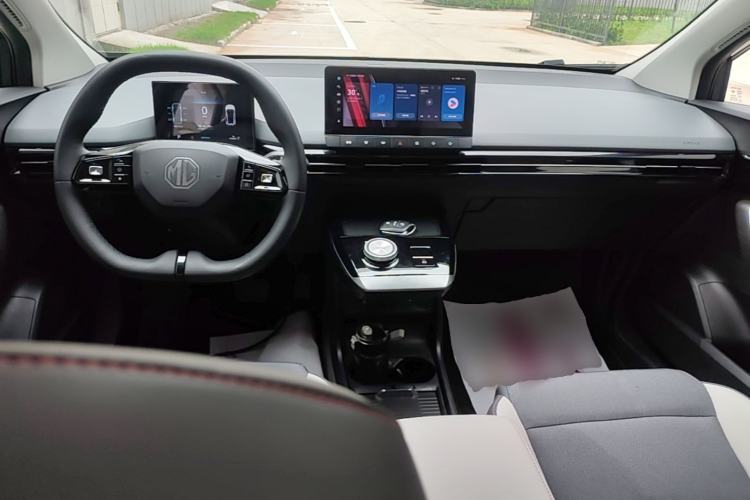 Used MG 4 EV 2022 425 km Luxury Edition Center Console