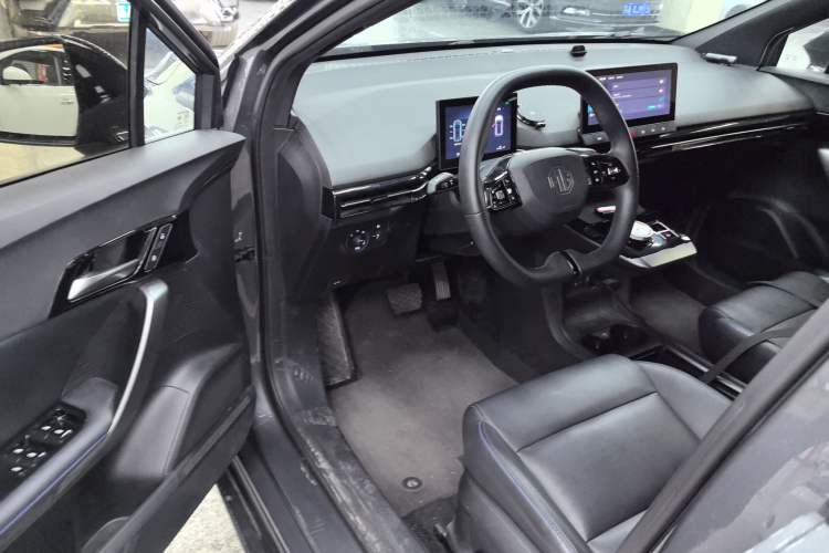 Used MG 4 EV 2022 425 km Luxury Edition Driver Seat