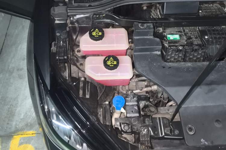 Used MG 4 EV 2022 460 km All-Wheel-Drive Performance Version Engine Bay Right