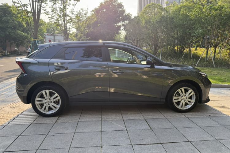 Used MG 4 EV 2022 425 km Luxury Edition Exterior 2