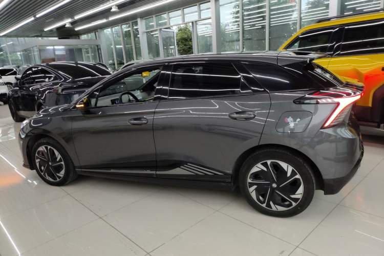 Used MG 4 EV 2022 520 km Flagship Edition Exterior 3