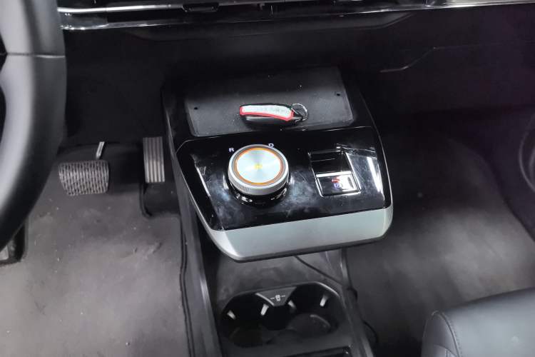 Used MG 4 EV 2022 425 km Luxury Edition Gear Lever