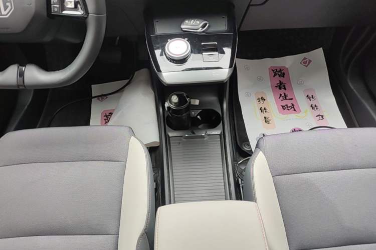 Used MG 4 EV 2022 425 km Luxury Edition Gear Lever