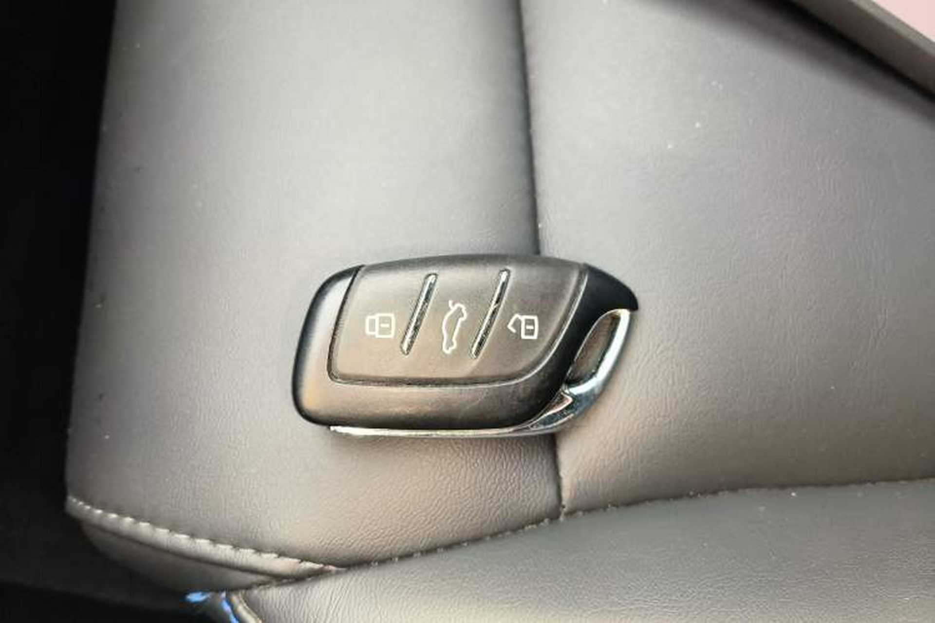 Used MG 4 EV 2022 425 km Luxury Edition Interior 1