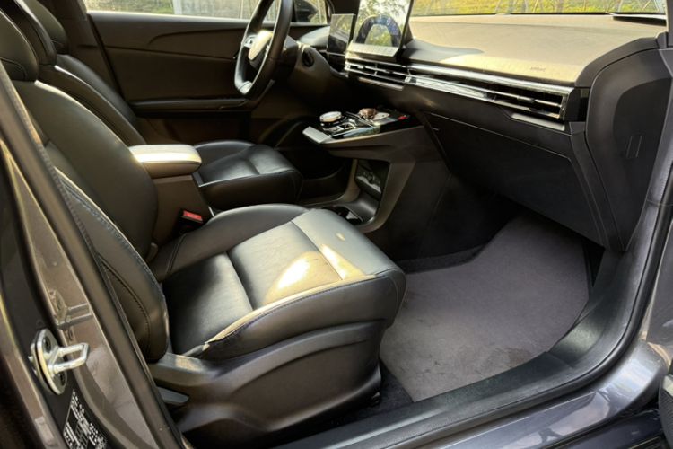 Used MG 4 EV 2022 425 km Luxury Edition Interior 3