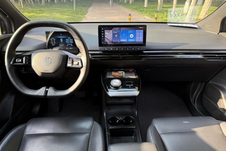 Used MG 4 EV 2022 425 km Luxury Edition Interior 4
