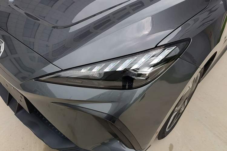 Used MG 4 EV 2022 425 km Luxury Edition Left Front Headlight
