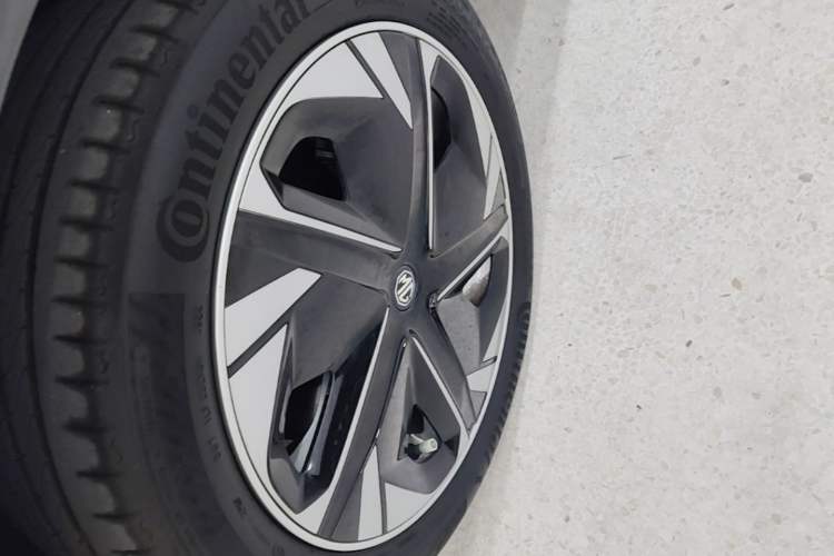 Used MG 4 EV 2022 425 km Luxury Edition Left Front Wheel Hub