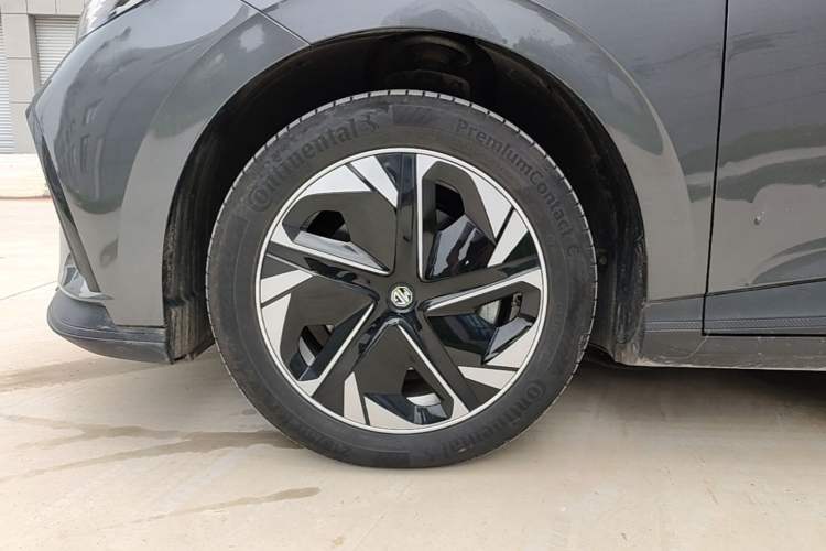 Used MG 4 EV 2022 425 km Luxury Edition Left Front Wheel Hub