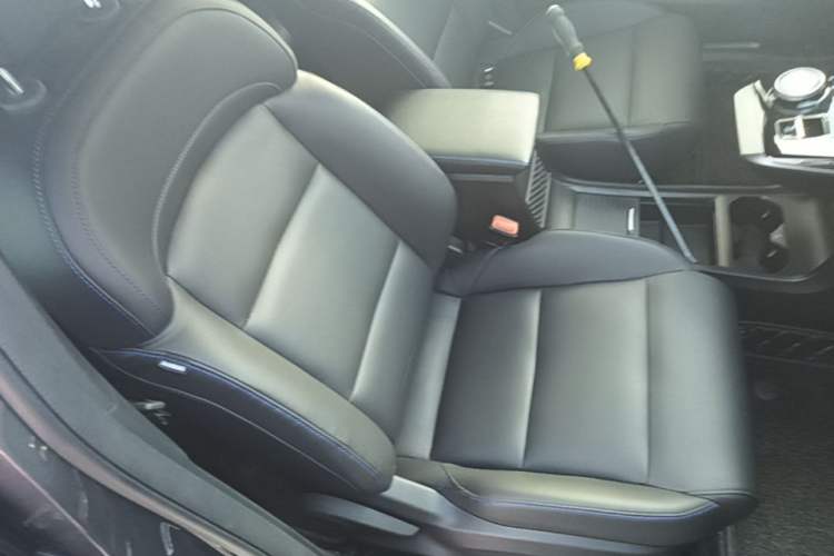 Used MG 4 EV 2022 520 km Luxury Edition Right Front Seat
