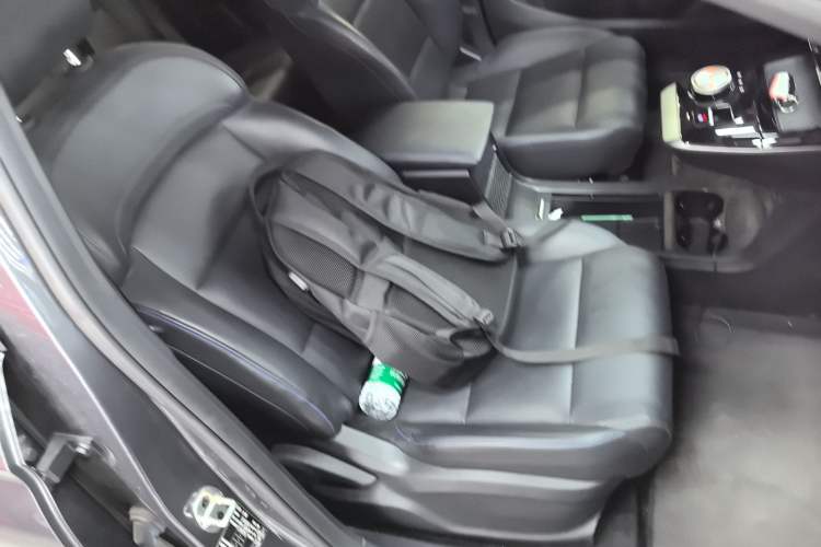 Used MG 4 EV 2022 425 km Luxury Edition Right Front Seat