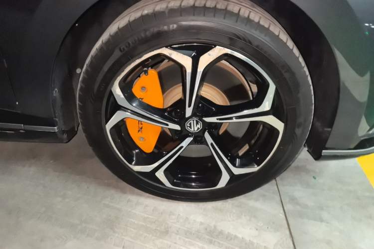Used MG 4 EV 2022 460 km All-Wheel-Drive Performance Version Right Front Wheel Hub