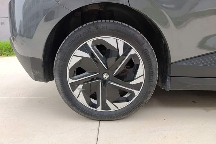 Used MG 4 EV 2022 425 km Luxury Edition Right Rear Wheel Hub