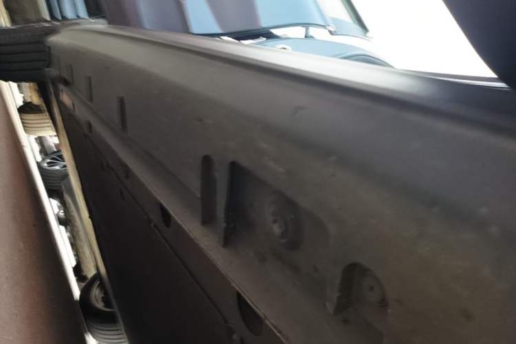 Used MG 4 EV 2022 520 km Luxury Edition Right Side Sill