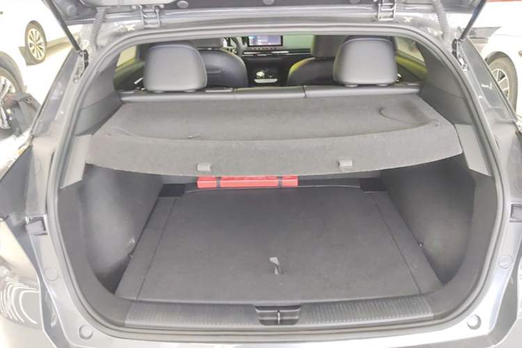 Used MG 4 EV 2022 425 km Luxury Edition Trunk