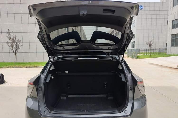 Used MG 4 EV 2022 425 km Luxury Edition Trunk
