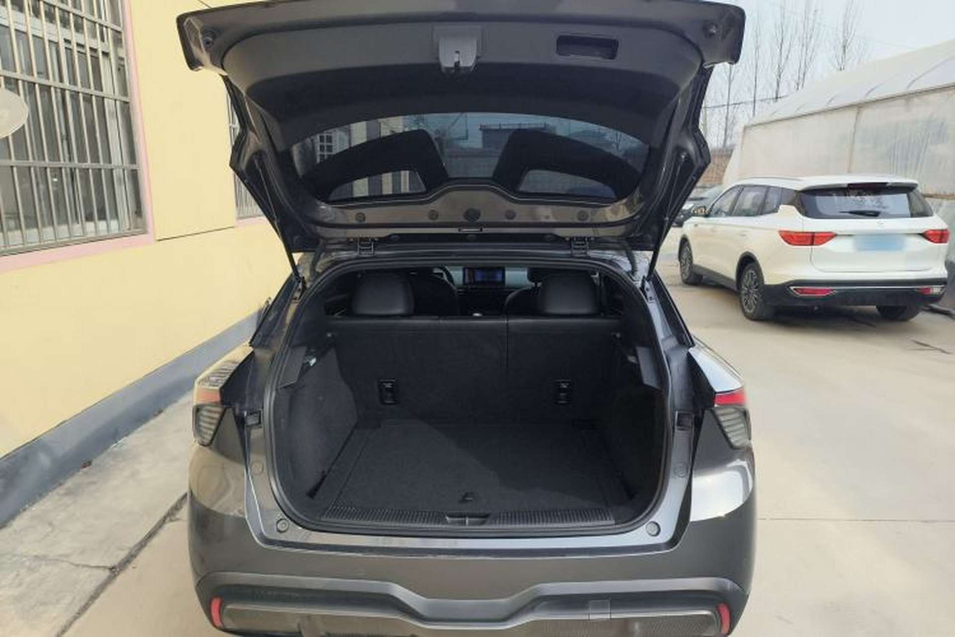 Used MG 4 EV 2022 425 km Luxury Edition Trunk