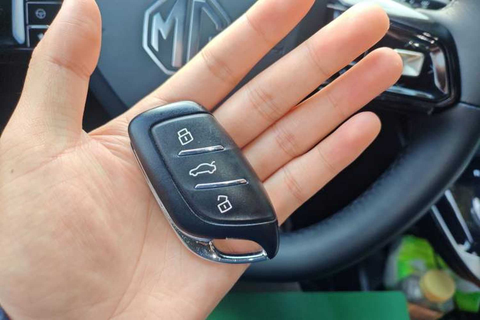 Used MG 4 EV 2022 425 km Luxury Edition Vehicle Key