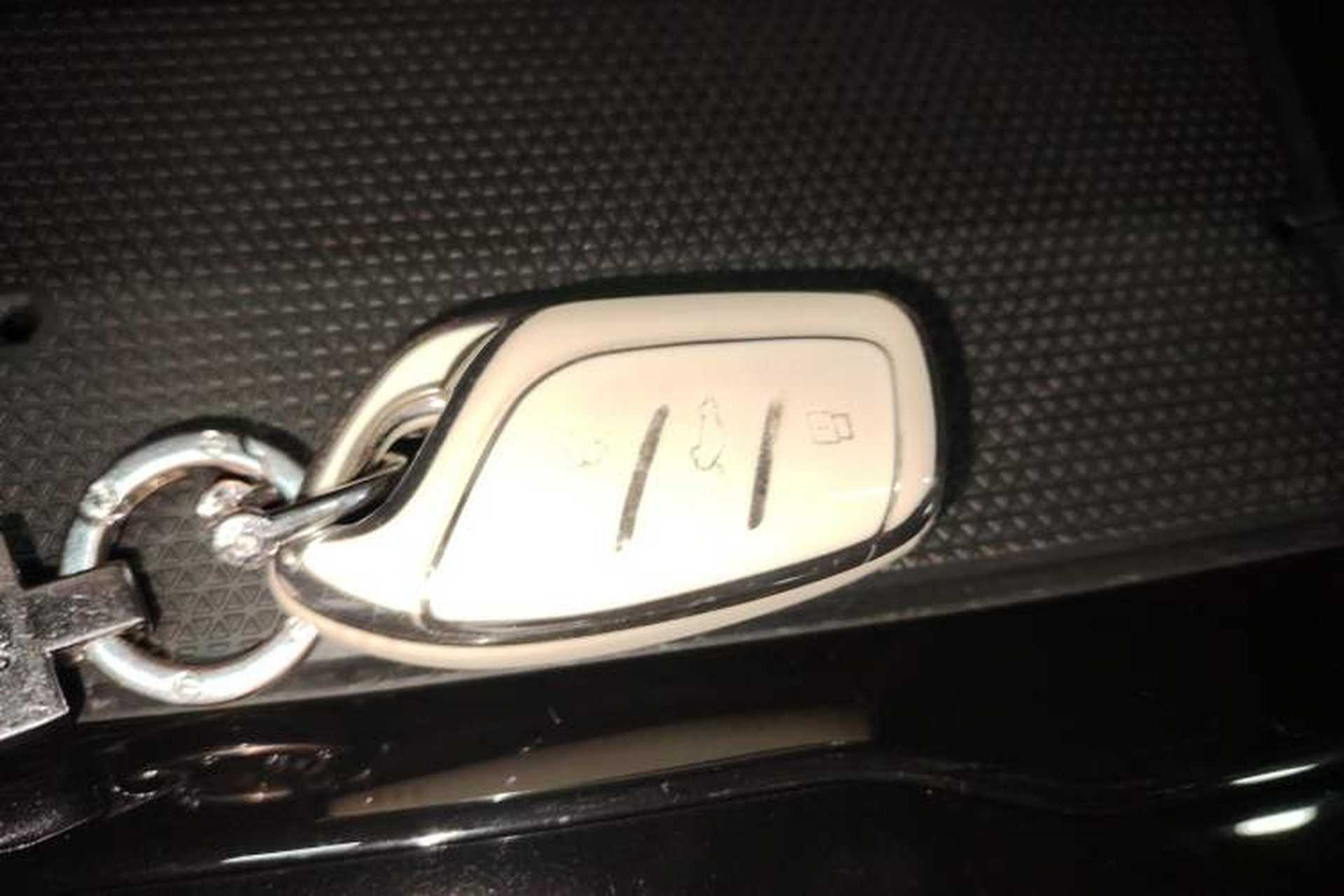 Used MG 4 EV 2022 425 km Luxury Edition Vehicle Key