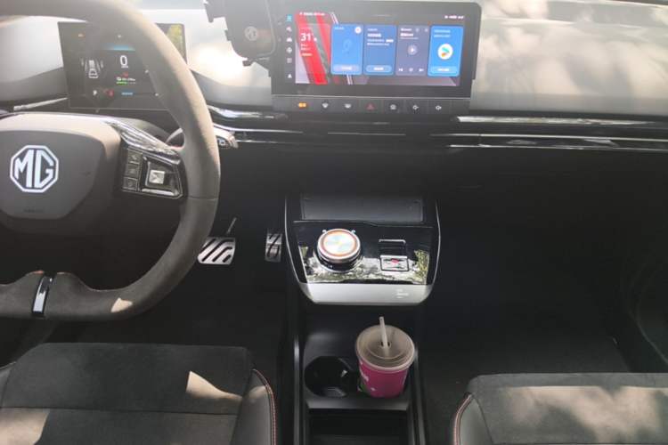 Used MG 4 EV 2022 460 km All-Wheel-Drive Performance Version Audio And AC Panel