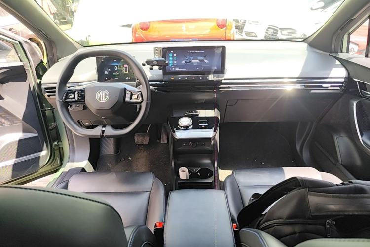 Used MG 4 EV 2022 520 km Luxury Edition Center Console