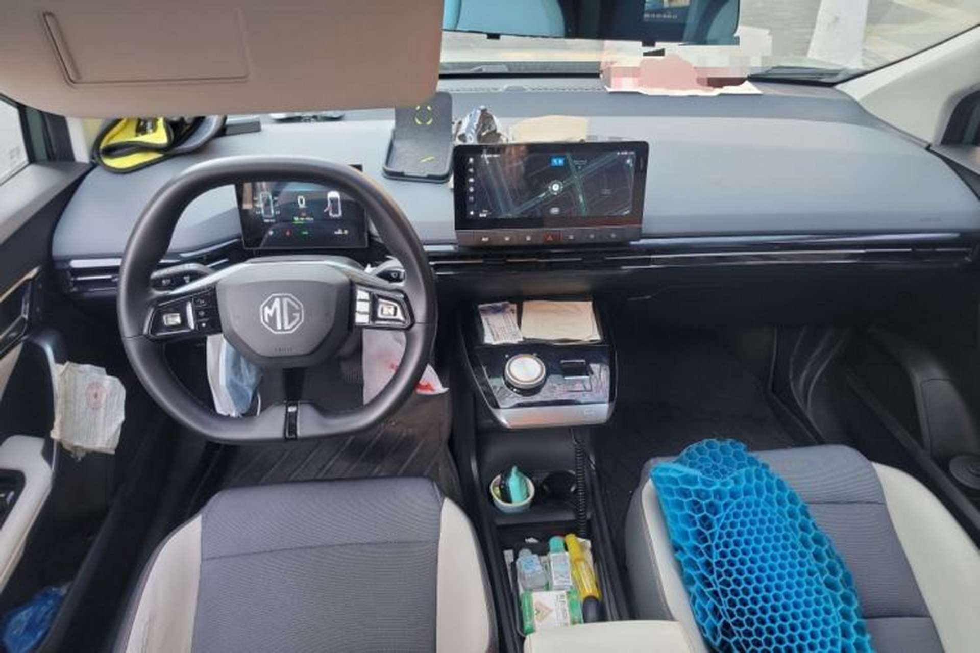Used MG 4 EV 2022 425 km Luxury Edition Center Console