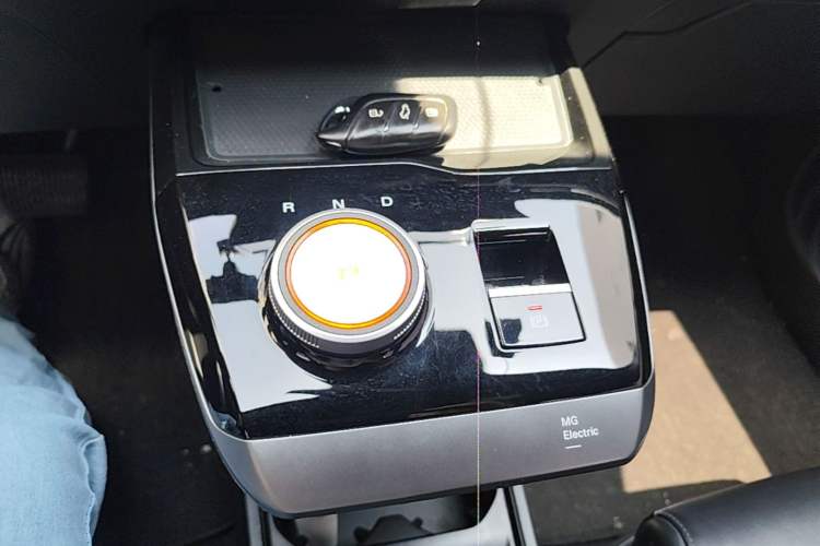 Used MG 4 EV 2022 520 km Luxury Edition Gear Lever