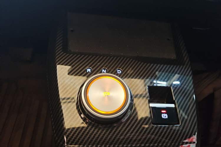 Used MG 4 EV 2022 425 km Luxury Edition Gear Lever