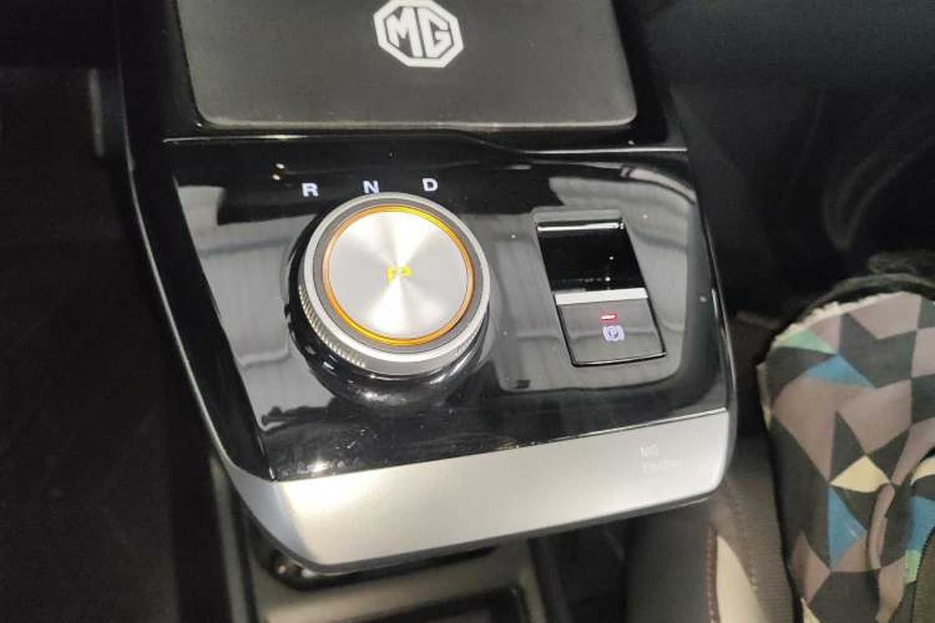 Used MG 4 EV 2022 425 km Luxury Edition Gear Lever
