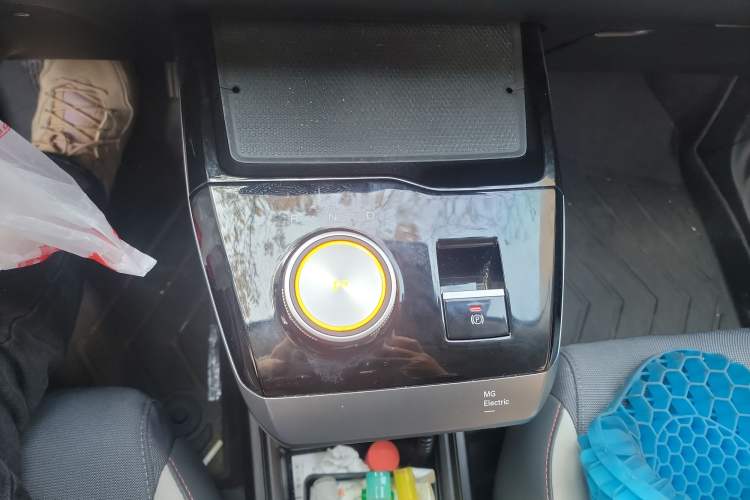 Used MG 4 EV 2022 425 km Luxury Edition Gear Lever