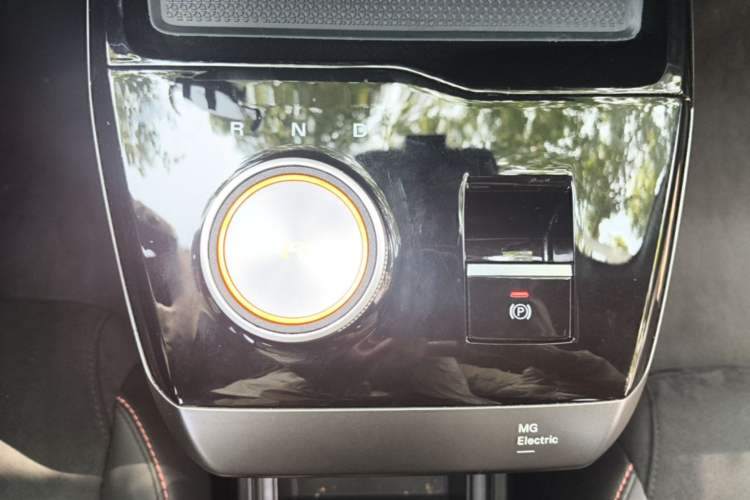 Used MG 4 EV 2022 460 km All-Wheel-Drive Performance Version Gear Lever