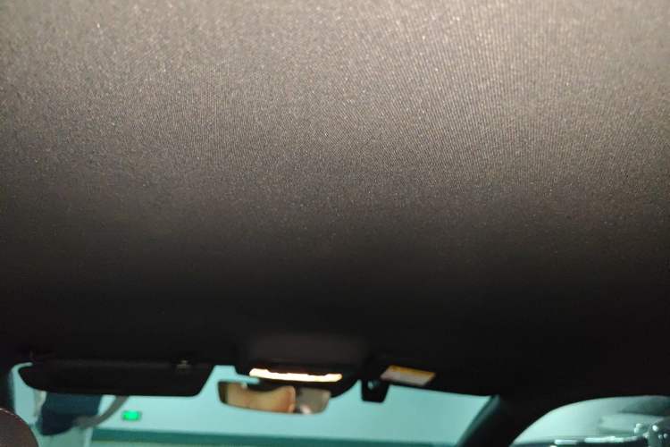 Used MG 4 EV 2022 425 km Luxury Edition Headliner