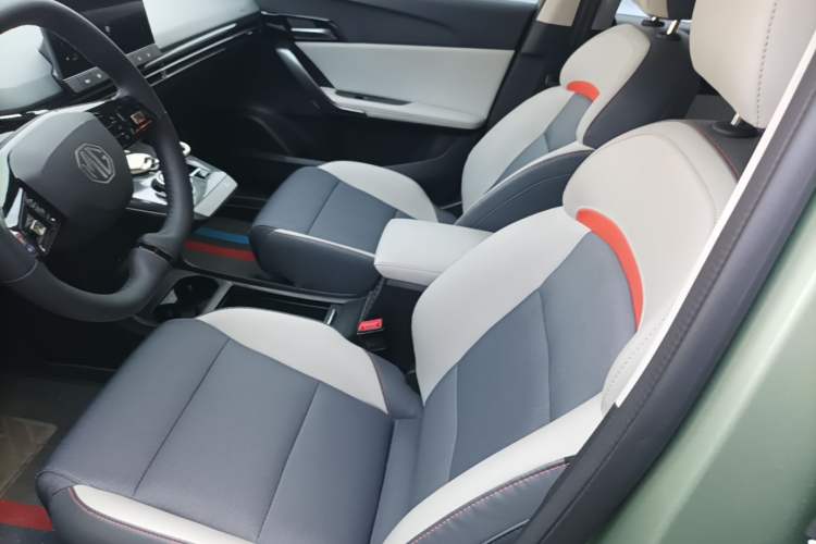 Used MG 4 EV 2022 425 km Fashion Edition Left Front Seat