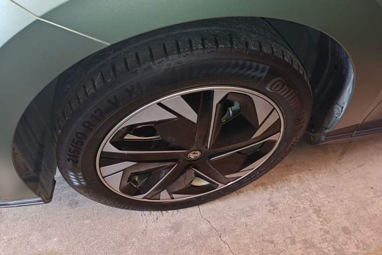 Used MG 4 EV 2022 425 km Luxury Edition Left Front Wheel Hub