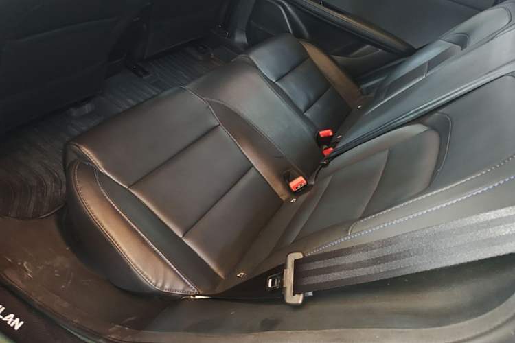 Used MG 4 EV 2022 425 km Luxury Edition Left Rear Seat
