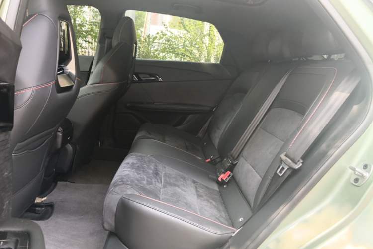 Used MG 4 EV 2022 460 km All-Wheel-Drive Performance Version Left Rear Seat