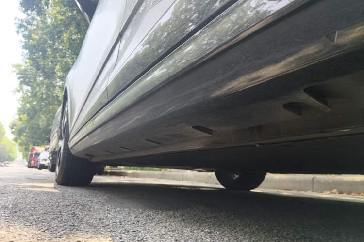 Used MG 4 EV 2022 460 km All-Wheel-Drive Performance Version Left Side Sill