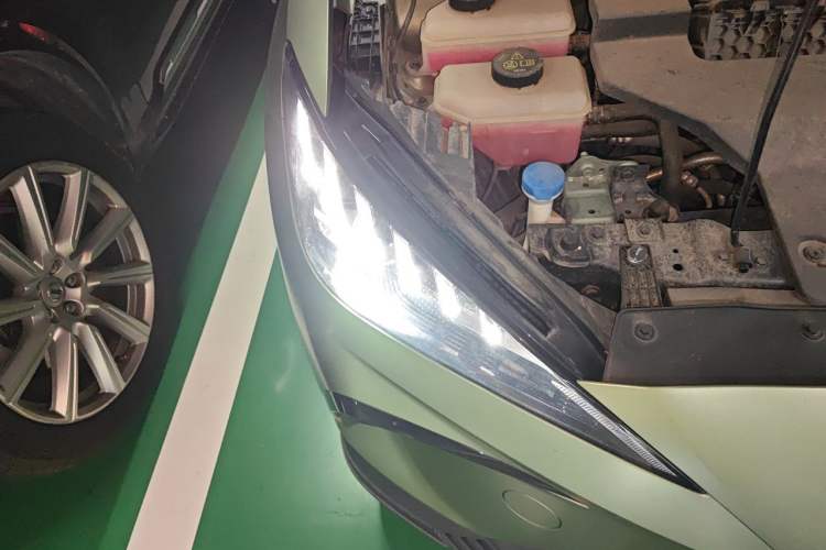 Used MG 4 EV 2022 425 km Luxury Edition Right Front Headlight