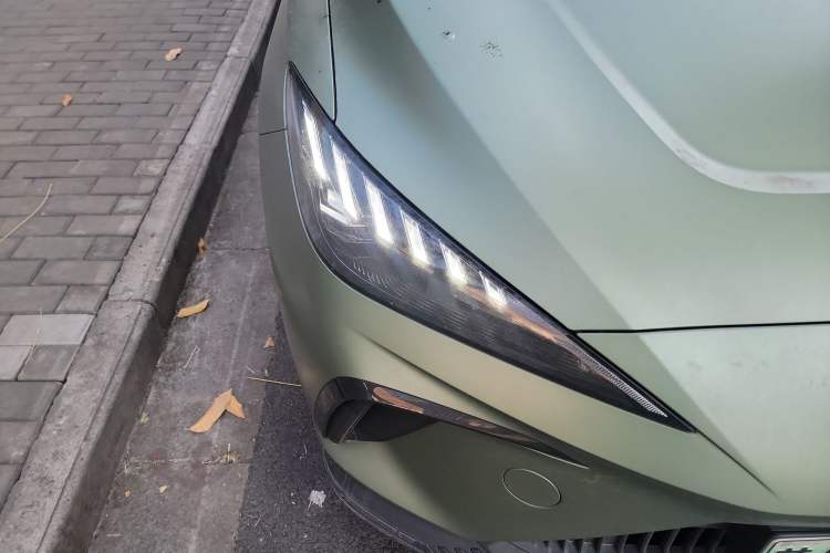 Used MG 4 EV 2022 425 km Luxury Edition Right Front Headlight