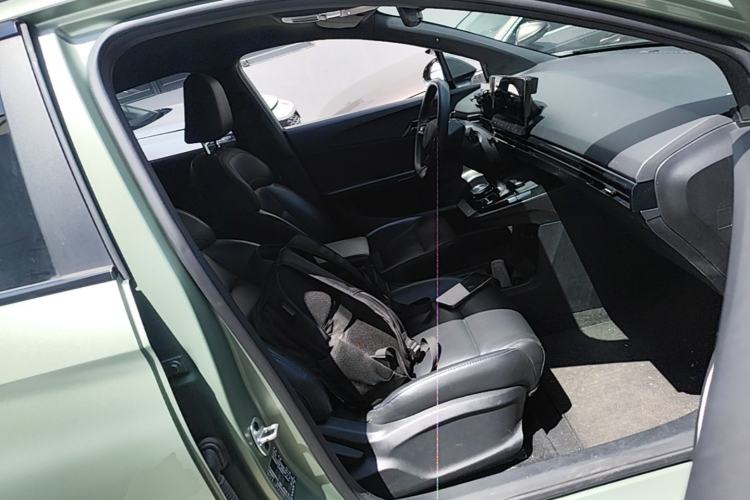 Used MG 4 EV 2022 520 km Luxury Edition Right Front Seat