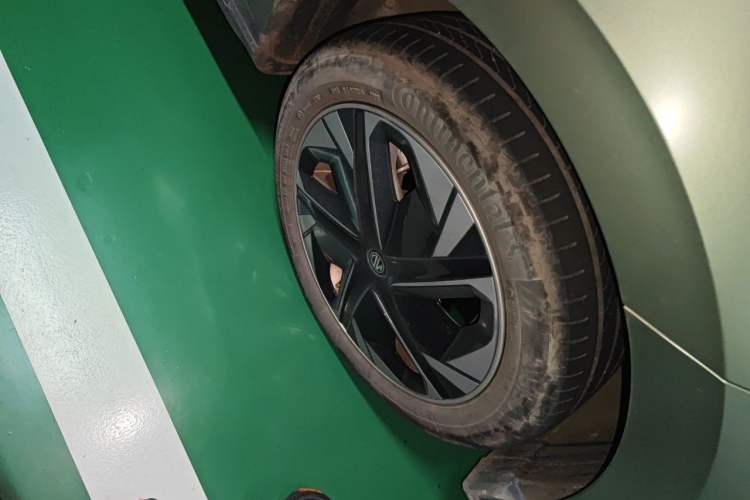 Used MG 4 EV 2022 425 km Luxury Edition Right Front Wheel Hub