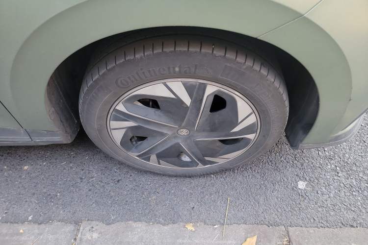 Used MG 4 EV 2022 425 km Luxury Edition Right Front Wheel Hub