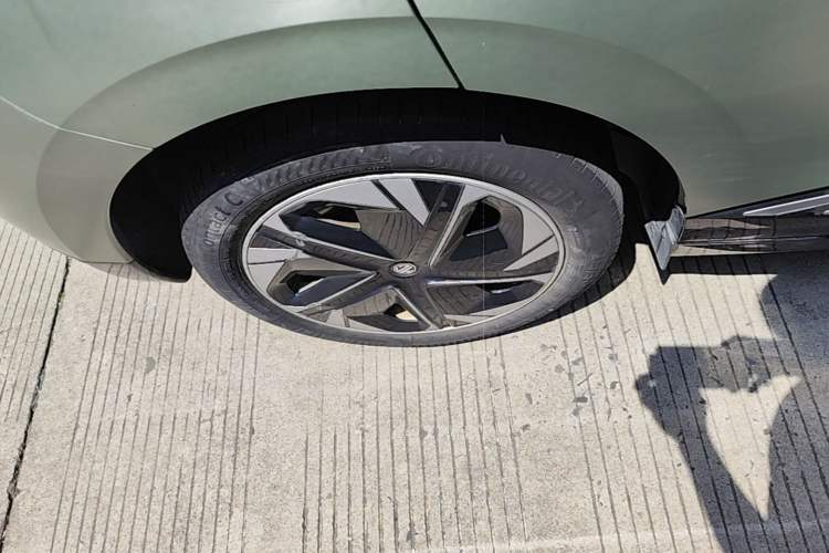 Used MG 4 EV 2022 520 km Luxury Edition Right Rear Wheel Hub