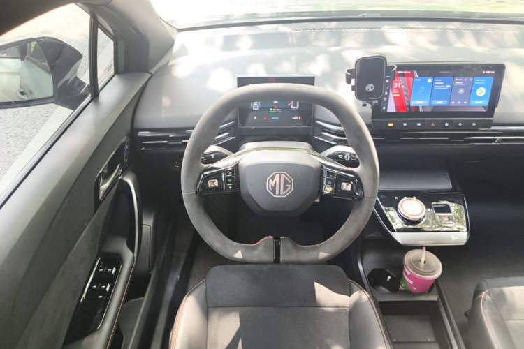 Used MG 4 EV 2022 460 km All-Wheel-Drive Performance Version Steering Wheel